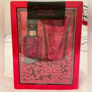 NIB Victoria’s Secret very sexy mist and lotion gift set